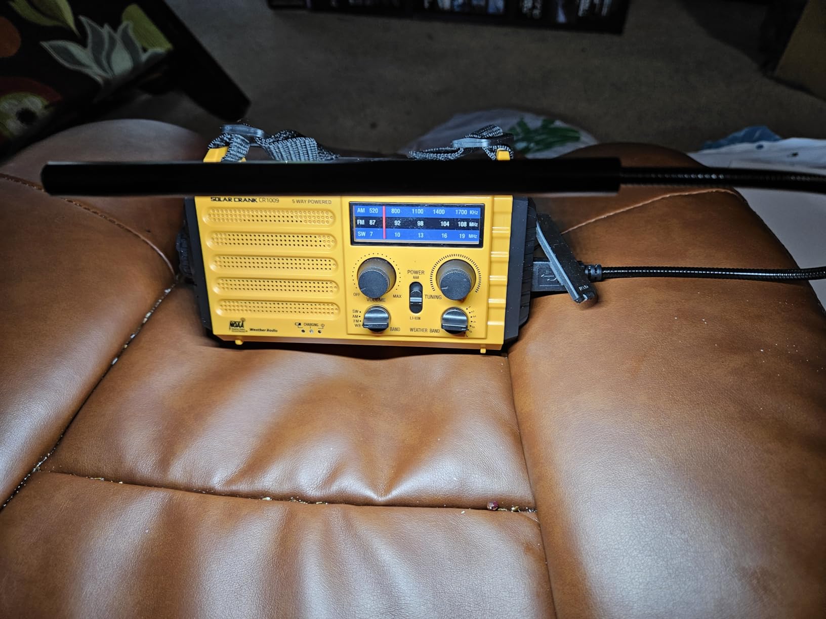 Eoxsmile Emergency Radio with NOAA Weather Alert, Solar Hand Crank Portable customer photo 2