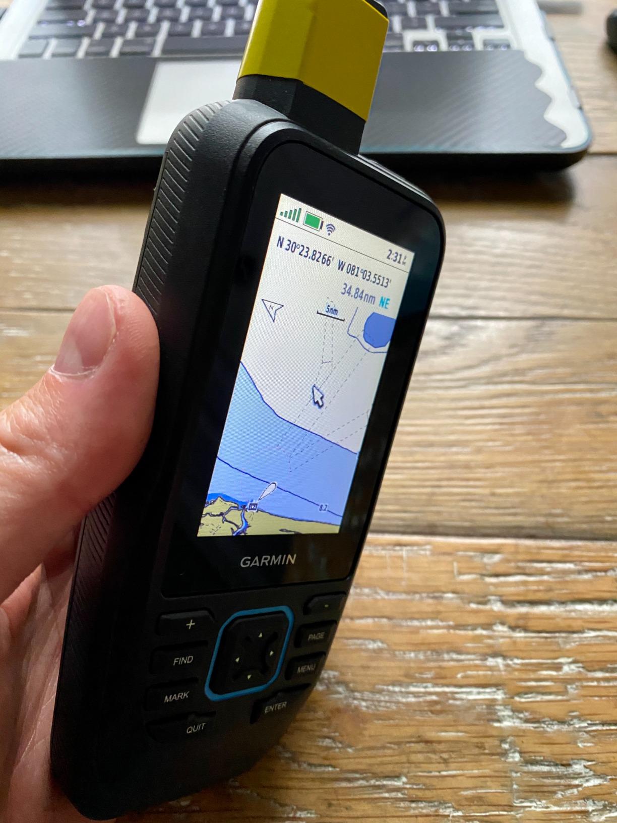 Garmin GPSMAP 86i, Floating Handheld GPS with Button Operation, inReach Satellite Communication, Stream Boat Data from Compatible Chartplotters customer photo 2