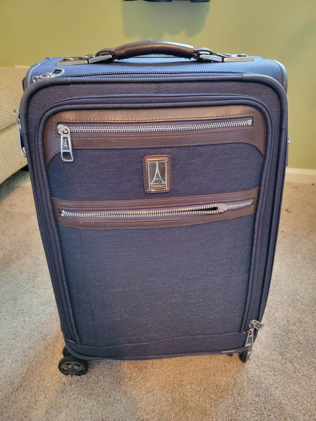 Travelpro Platinum Elite Carry-On Luggage Spinner, True Navy, 21-Inch customer photo 1