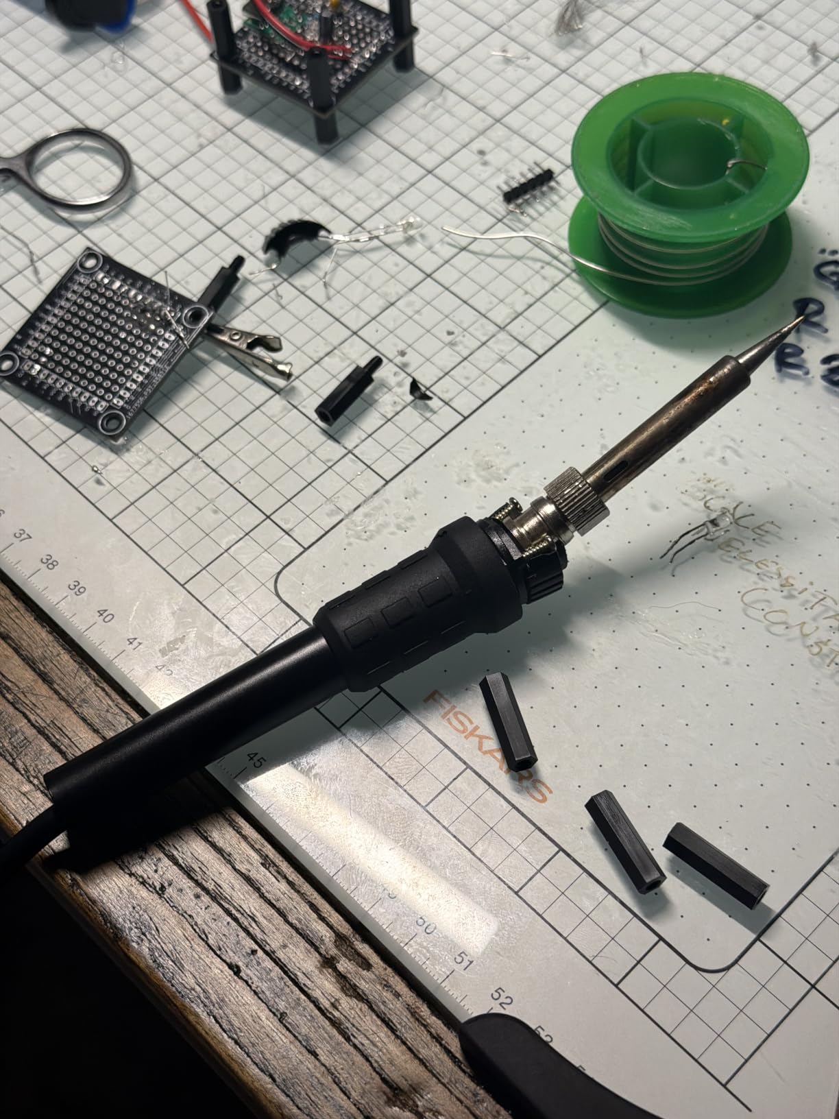 YIHUA 926 III 60W Digital Display Soldering Iron Station Kit w 2 Helping Hands, 6 Extra Iron Tips, Lead-Free Solder, Solder Sucker, S/S Tweezers, °C/ºF Conversion, Auto Sleep & Calibration Support customer photo 2