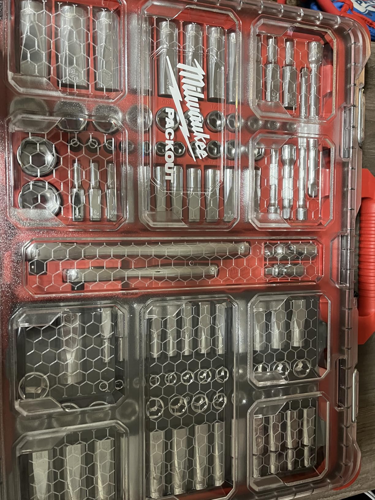 Milwaukee Electric - 1/4-3/8 106PC Rat. and Socket Set in PACKOUT SAE-MM customer photo 1