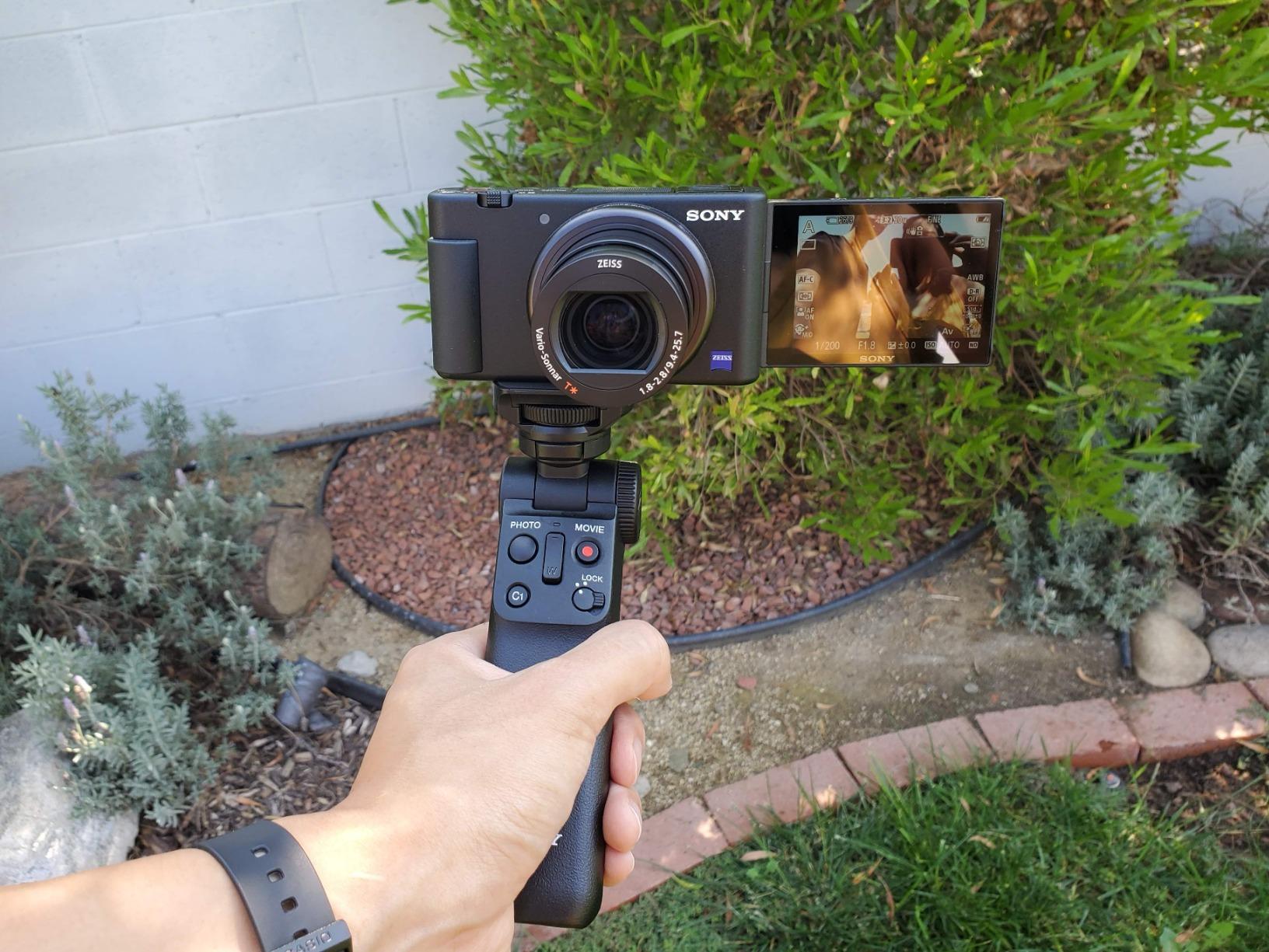 Sony ZV-1 Digital Camera for Content Creators, Vlogging and YouTube with Flip Screen, Built-in Microphone, 4K HDR Video, Touchscreen Display customer photo 1