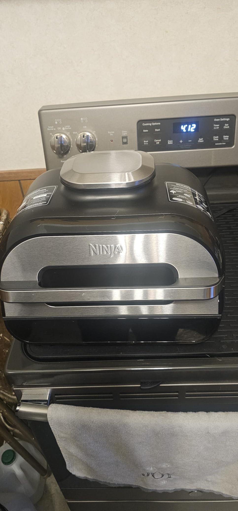 Ninja | Indoor Grill and Air Fryer| Foodi Smart XL | 6-in-1 Grill, Air Fry, Roast, Bake, Broil, Dehydrate & Crisp |Smart Thermometer & Splatter Shield | Dishwasher Safe Parts | Black/Silver | FG551 customer photo 2