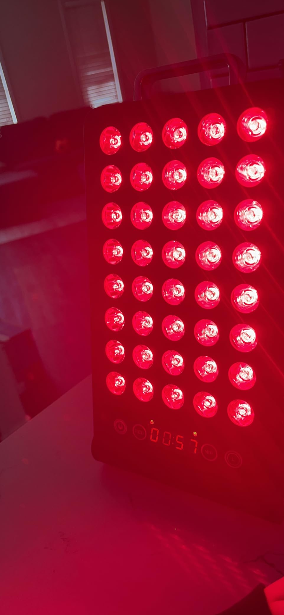 BestQool Red Light Therapy Panel, 660nm 850nm Red and NIR for Face, 50W, Elite Grade Dual Chip, Portable LED Light Therapy Panel for Home Use customer photo 2