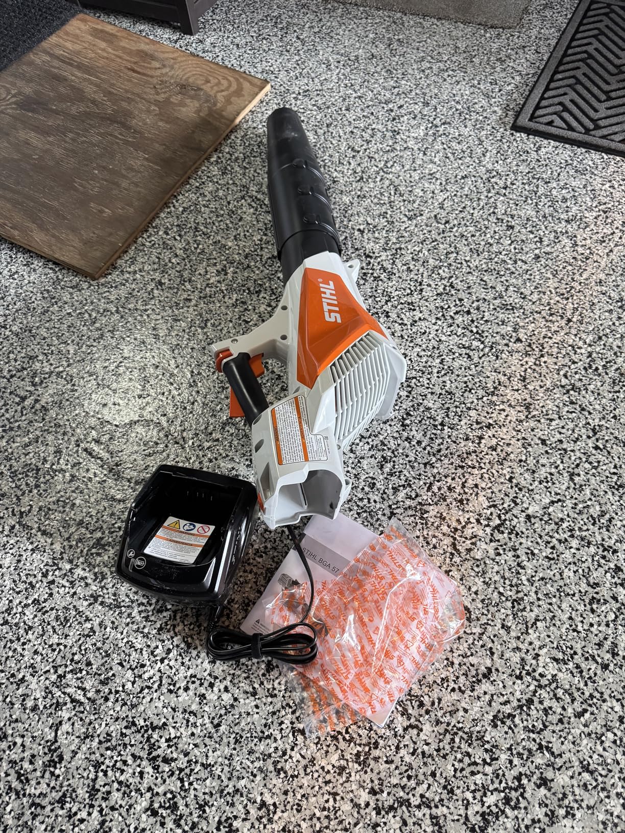 Stihl BGA 57 Compact Battery Blower with AK 20 Battery and AL 101 Charger customer photo 1