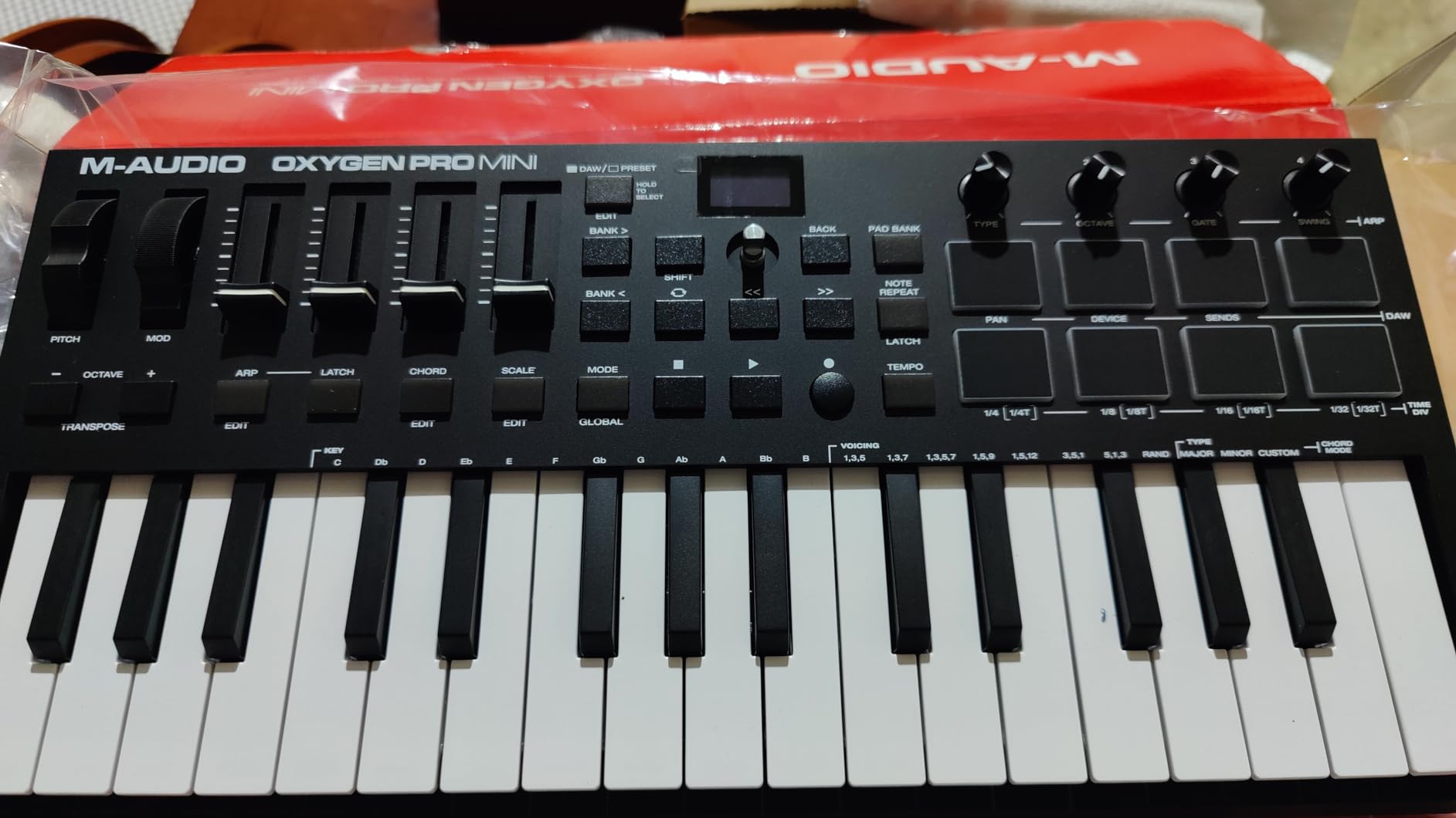 M-AUDIO Oxygen Pro Mini 32 USB MIDI Keyboard Controller | 32 Velocity-Sensitive Mini-Keys, 8 Beat Pads, 4 Knobs, 4 Faders, Bundled DAW Software customer photo 1