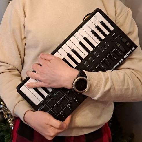 M-AUDIO Oxygen Pro Mini 32 USB MIDI Keyboard Controller | 32 Velocity-Sensitive Mini-Keys, 8 Beat Pads, 4 Knobs, 4 Faders, Bundled DAW Software customer photo 2