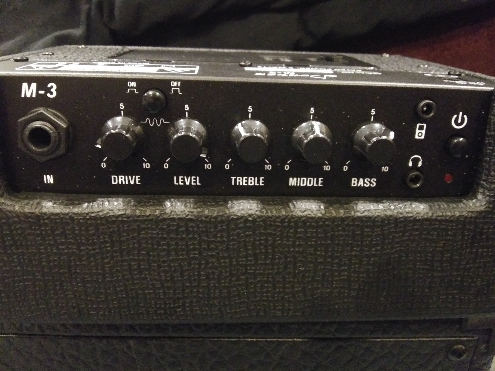 Donner Mini Guitar Amp Small Electric Amplifier 5W Portable, Practice Guitar Combo Amp DA-10 customer photo 2