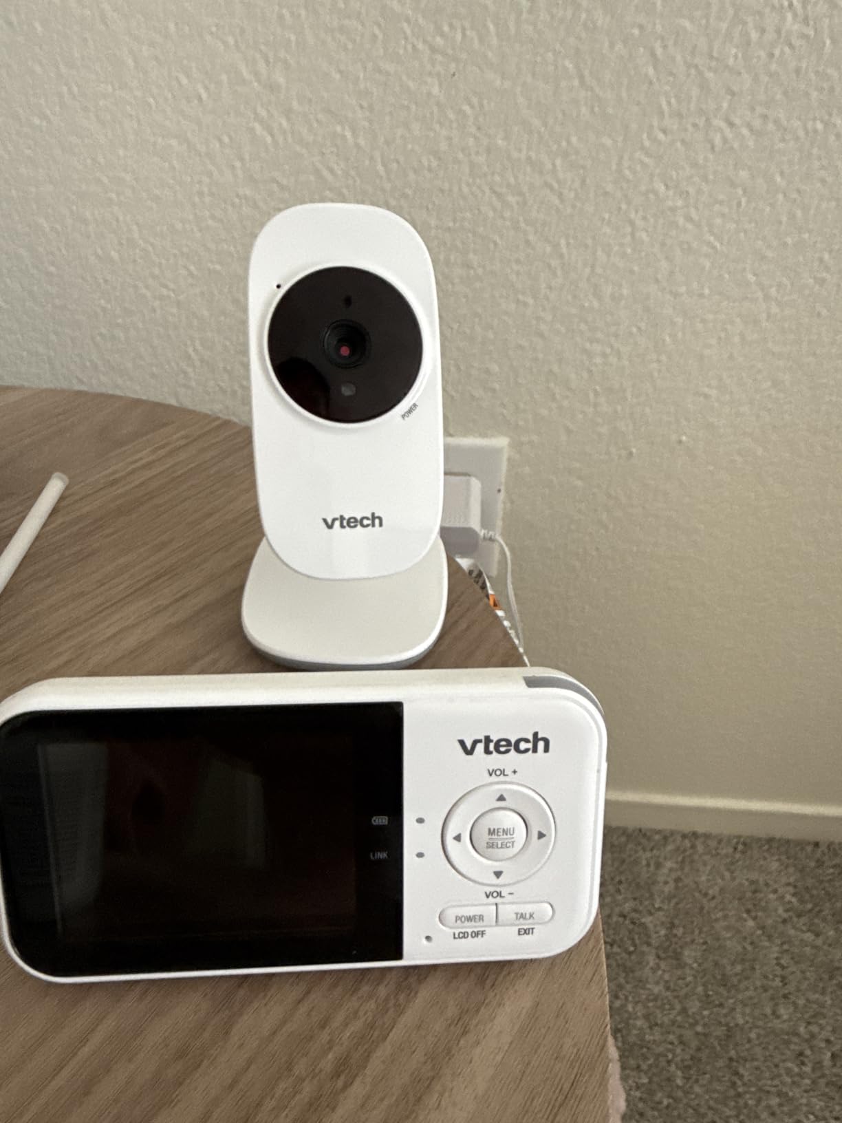 VTech Baby Monitor No WiFi VM819 - 19Hr Video Battery, 1000ft Range, Night Vision, Two-Way Talk, Temperature Sensor, Sound-Activated Screen, Lullabies customer photo 1