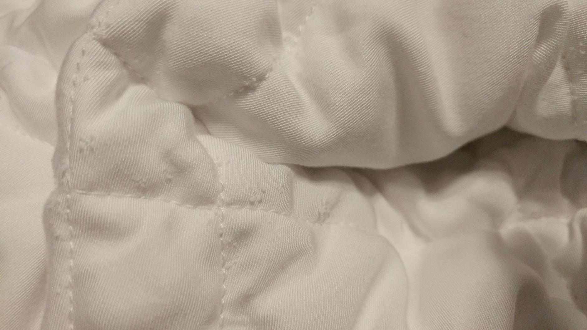 Aricove Cooling Weighted Blanket, 12 lbs, Twin Size for Adults, Luxury Heavy Blanket, Silky Soft Bamboo Viscose, 48x72 inches, Machine Washable, White customer photo 2