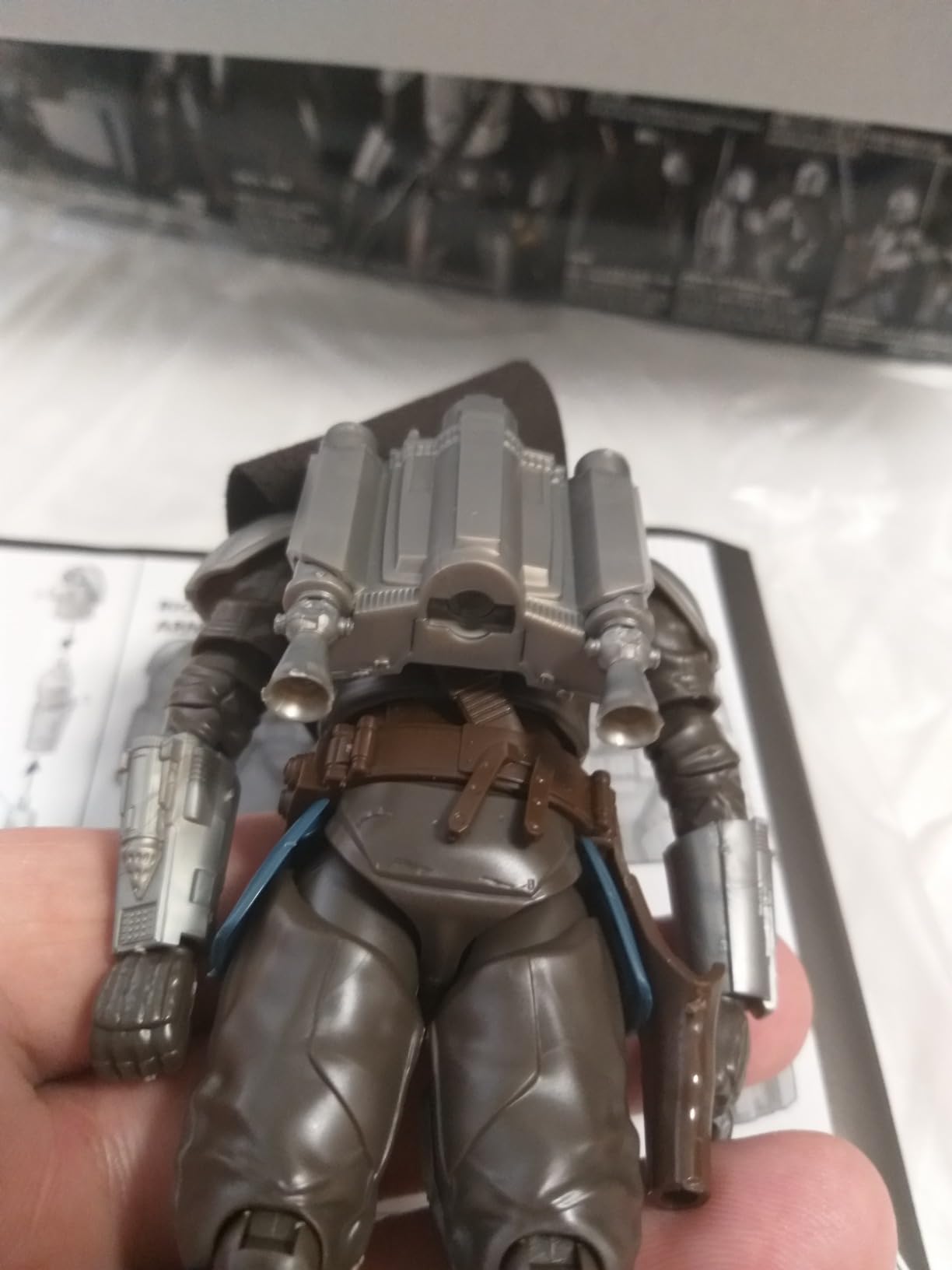 Bandai Hobby - The Mandalorian - The Mandalorian Beskar Armor Star Wars 1/12 Model Kit customer photo 2