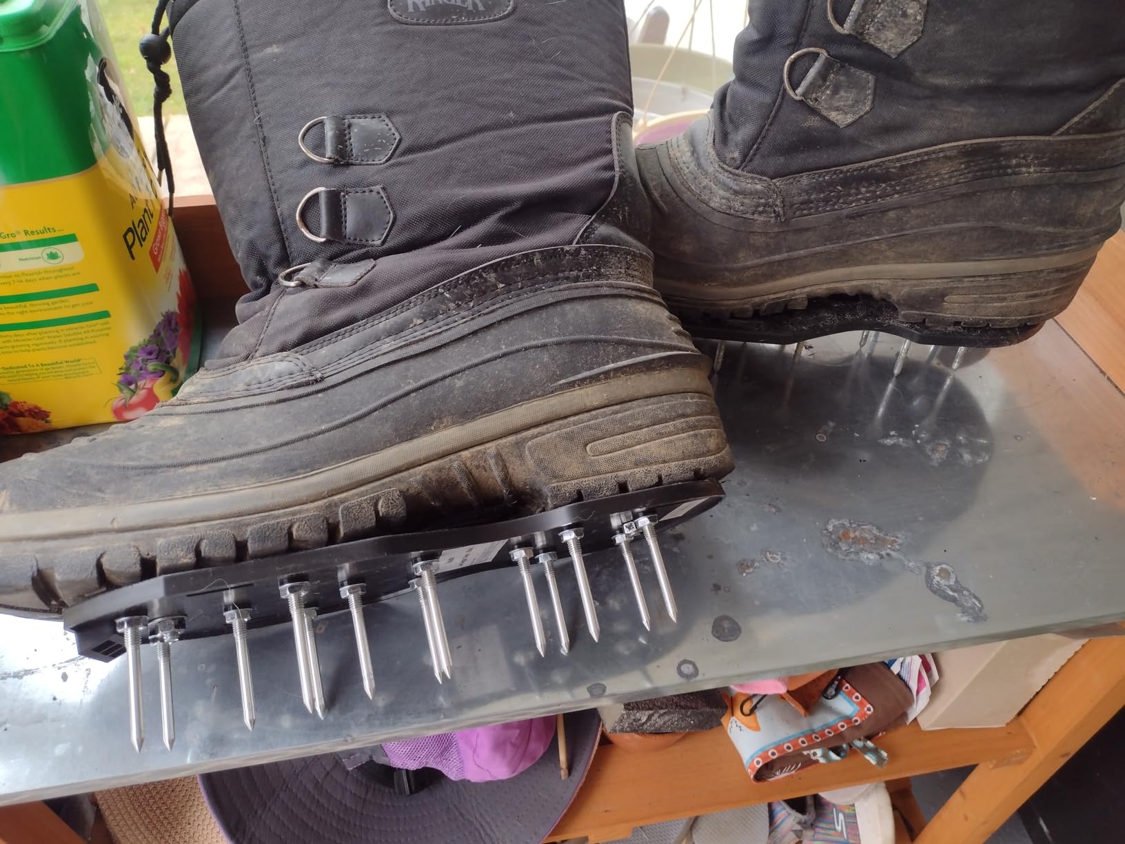 Ohuhu Lawn Aerator Shoes with Hook & Loop Straps, All New Unique Design Free-Installation Heavy Duty Spiked Aerating Sandals customer photo 2