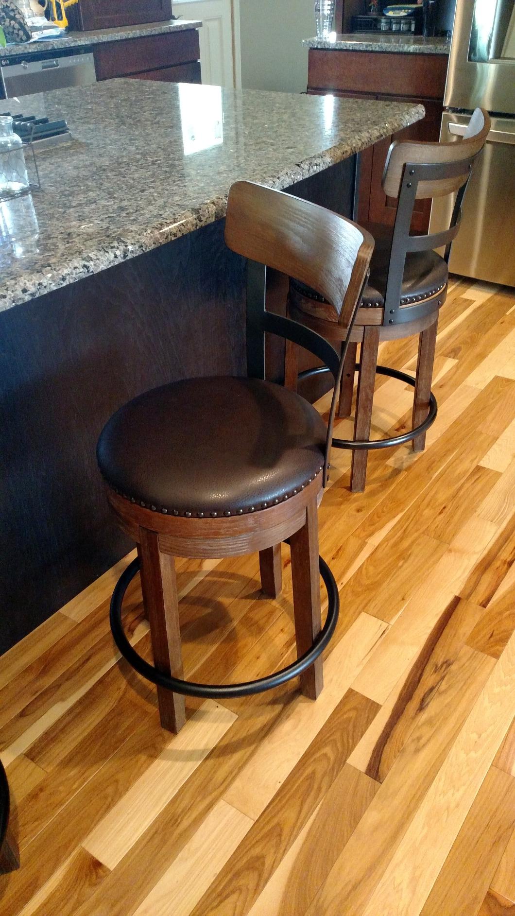 Signature Design by Ashley Caitbrook | Farmhouse Swivel 24