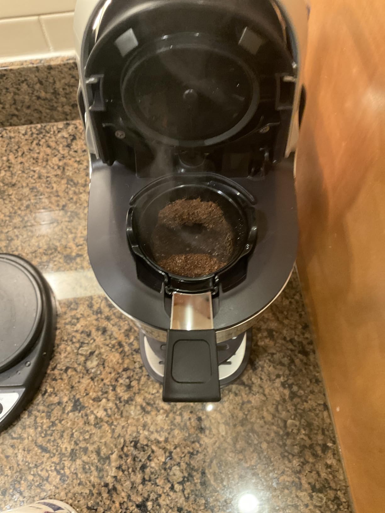 Hamilton Beach The Scoop Single Serve Coffee Maker & Fast Grounds Brewer for 8-14oz. Cups, Brews in Minutes, 40oz. Removable Reservoir, Stainless Steel (49987), Silver customer photo 1