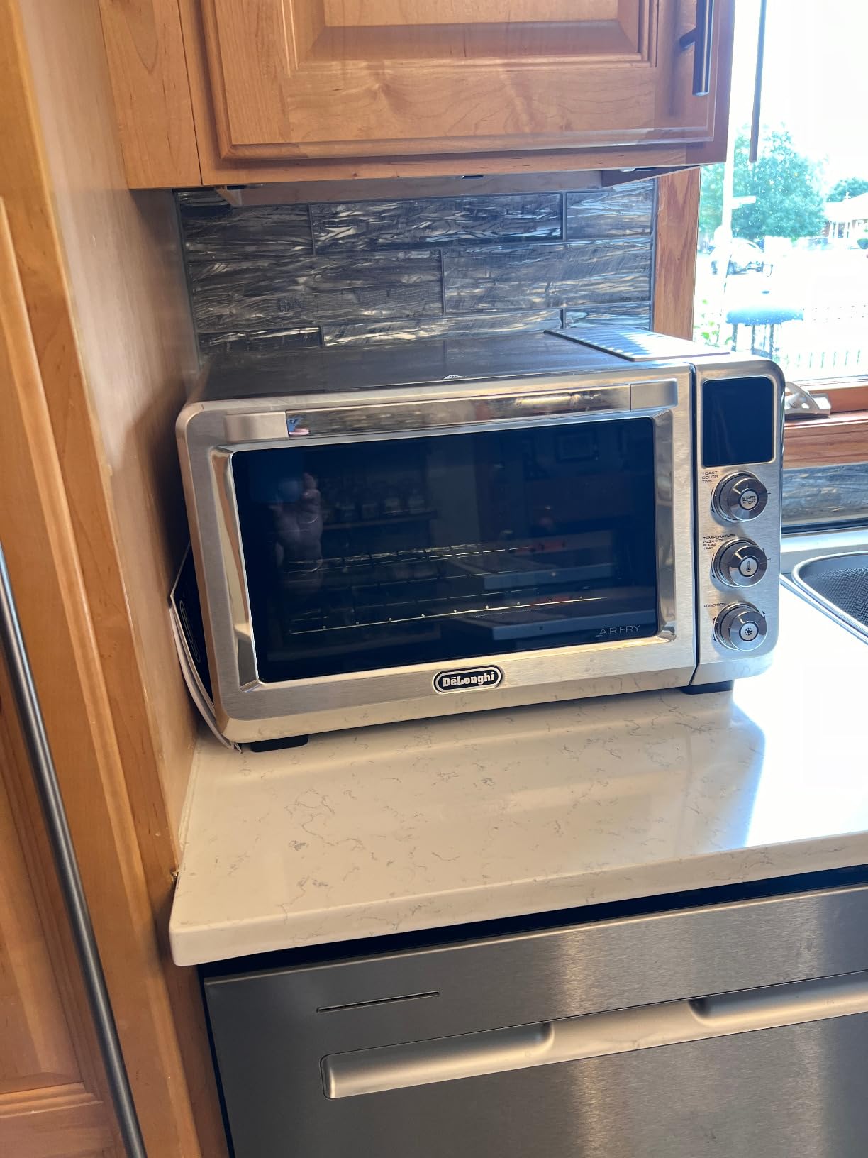 De'Longhi 10-in-1 Digital AirFryer, 24L, True Convection Toaster Oven with Internal Light, Grills, Broils, Bakes, Roasts, Reheats, Preset for Cookie & Pizza, 1800-Watts, Stainless Steel customer photo 2