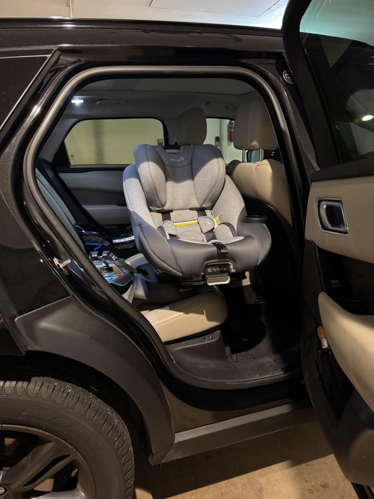 Baby Jogger City Turn Rotating Car Seat with 180-Degree Turn, Lightweight Convertible Car Seat, Rear Facing to Forward Facing, COOLMAX Fabric, Amazon Exclusive Pike Fashion customer photo 1
