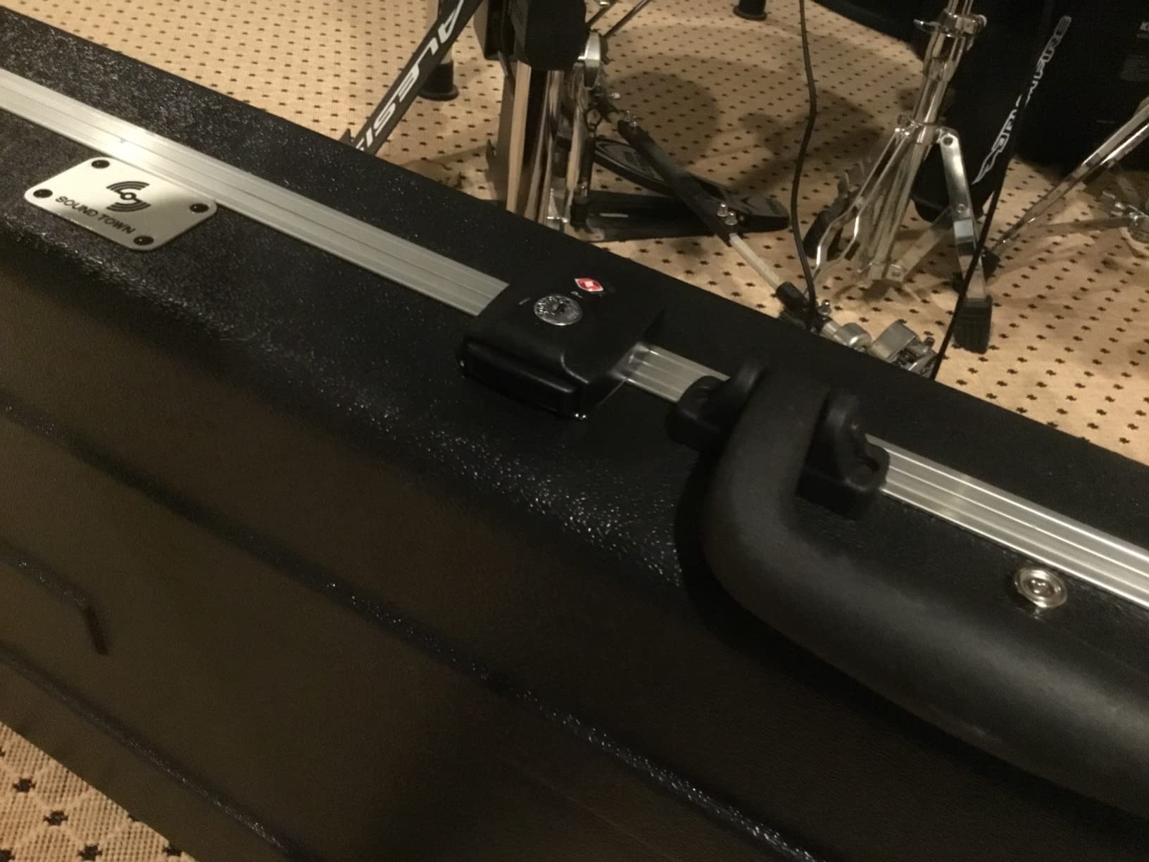 Sound Town Lightweight ABS Road Case for Electric Guitar with TSA Approved Locking Latch and EPS Foam Plush Interior (STEC-500) customer photo 2