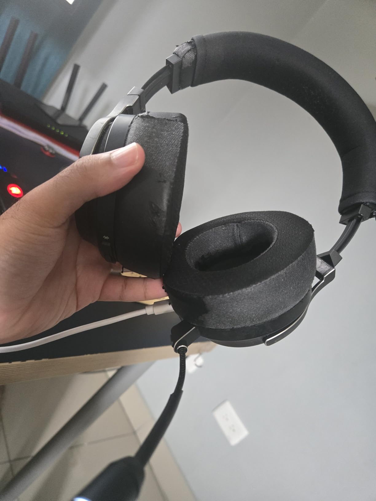 Corsair Virtuoso RGB Wireless XT Bluetooth PC, PS5, Switch Gaming Headset customer photo 2
