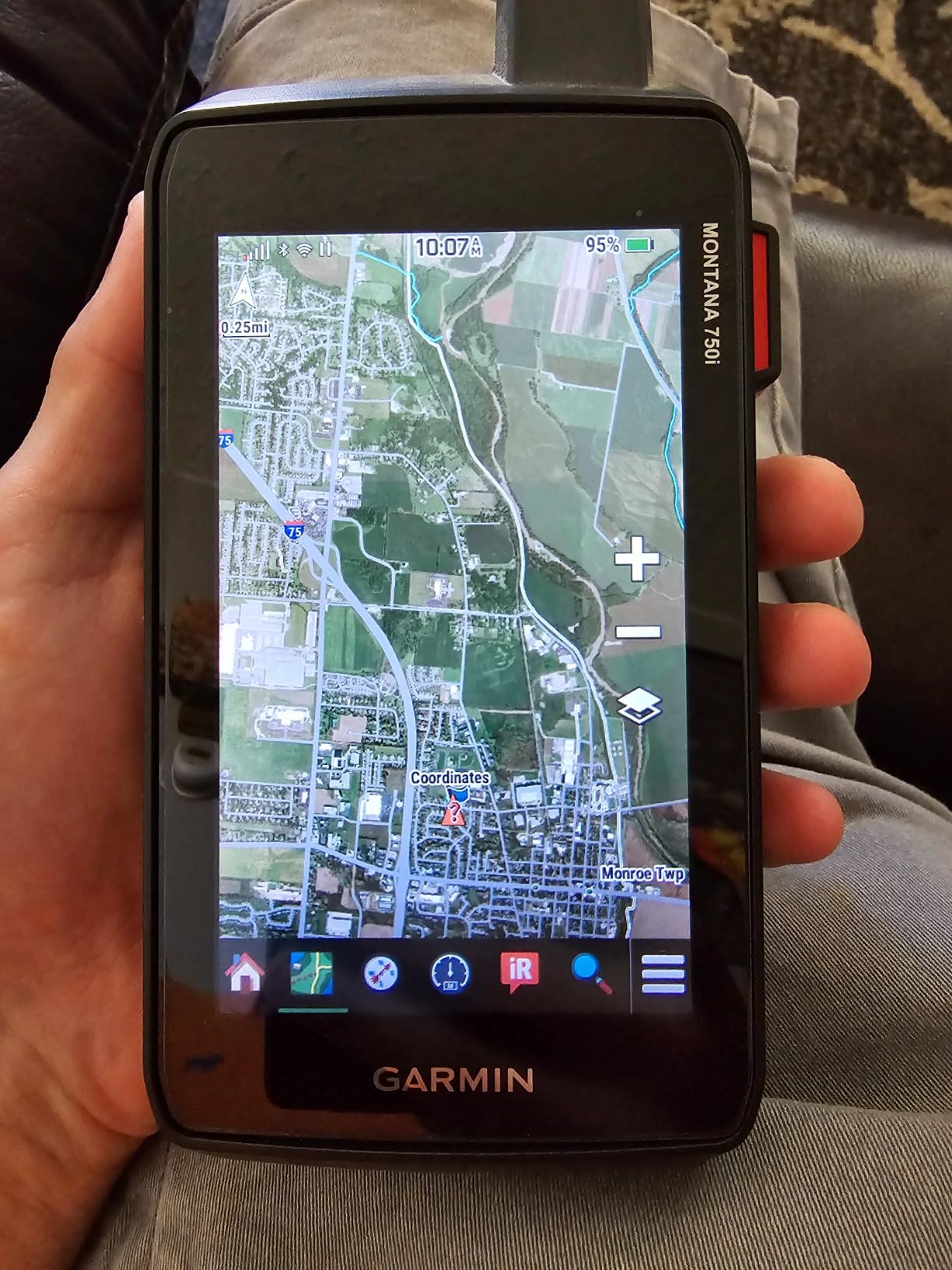Garmin Montana 750i, Rugged Handheld GPS with Built-in inReach Satellite Technology and 8-megapixel Camera, Glove-Friendly 5