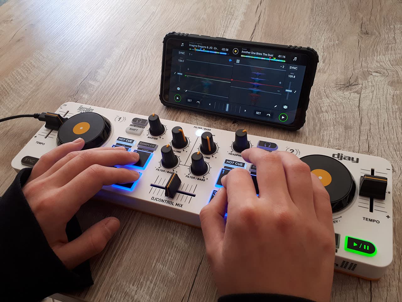 Hercules DJControl Mix - Bluetooth Wireless DJ Controller for Smartphones (iOS/Android) customer photo 2