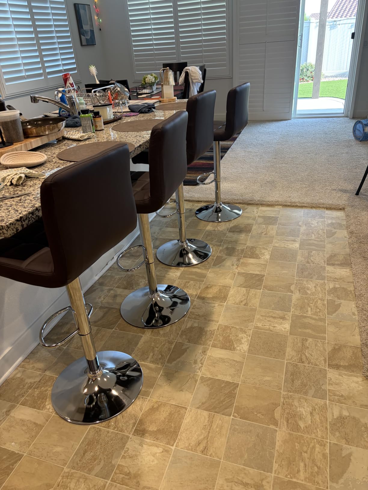 Yaheetech Bar Stools Set of 4, PU Leather Swivel Barstools, Height Adjustable Counter Chairs with Back for Bar Kitchen Island Dining Room, 300lb Capacity, Black customer photo 2