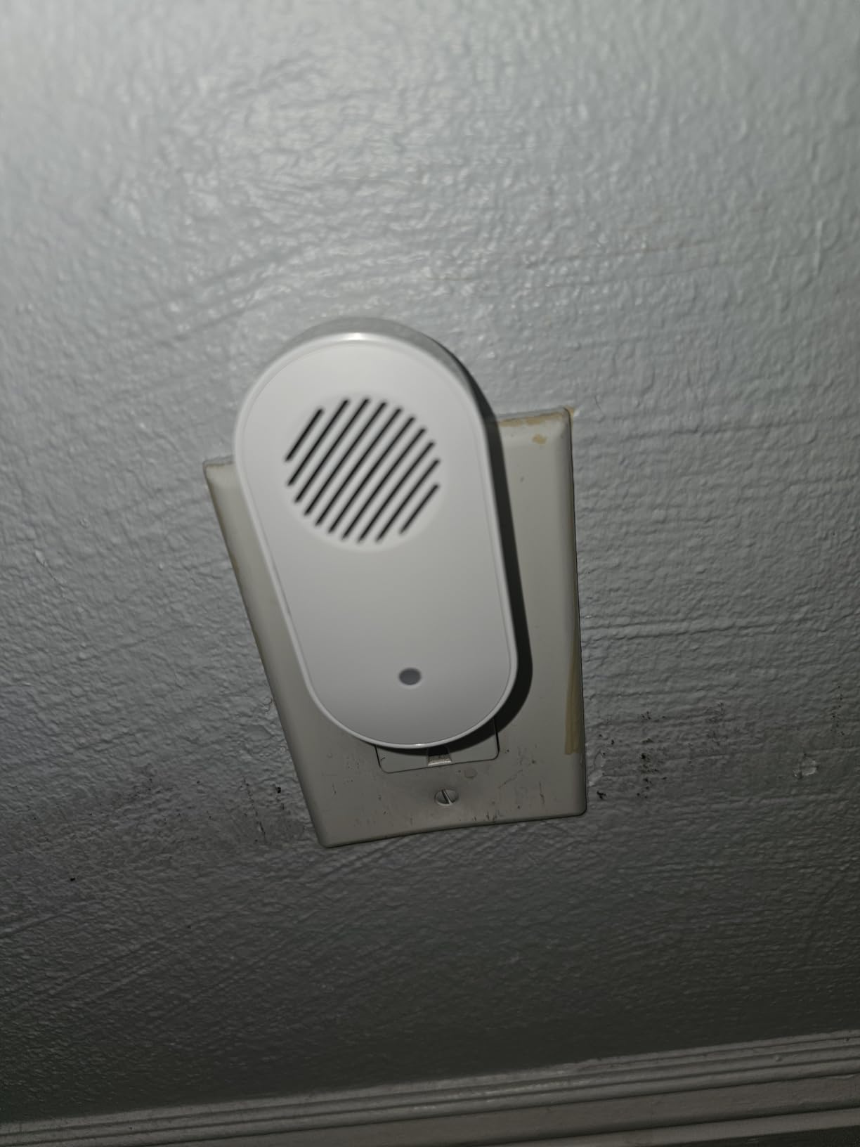 Arlo Chime 2, Built-in Siren, Audible Alerts, Customizable Melodies, Wi-Fi Connected, Compatible with: Wired/Wireless Doorbell Camera, Security Cameras, Smart Home Devices customer photo 2