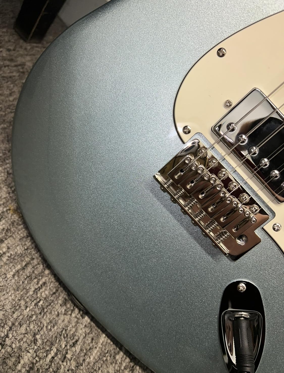 Donner DST-152R Electric Guitar Kit for Adults from Beginners to Advanced | HSS Pickup Coil Split, Full-size Solid Body with Amp, Complete Starter Accessories, Headphone Jack, Metallic Ice Blue customer photo 1