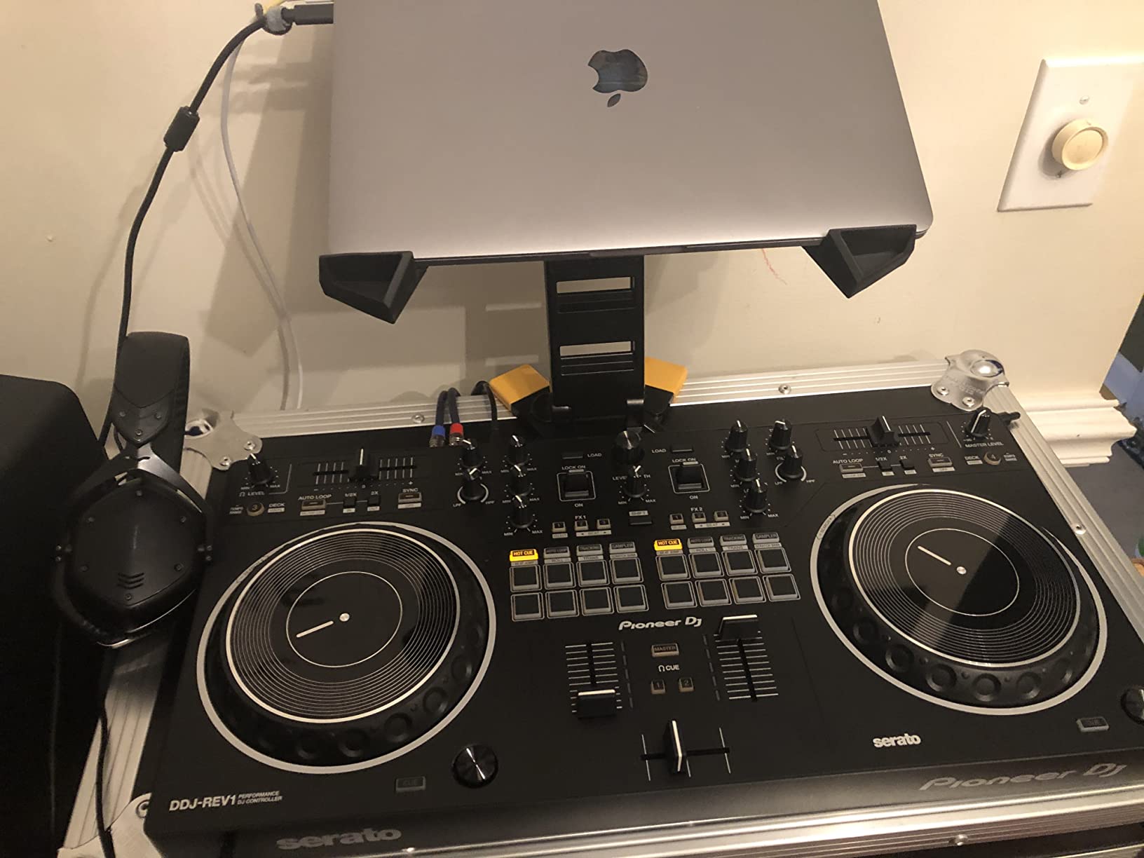 Pioneer DJ DDJ-REV1 2-Deck Serato DJ Controller, Black customer photo 1