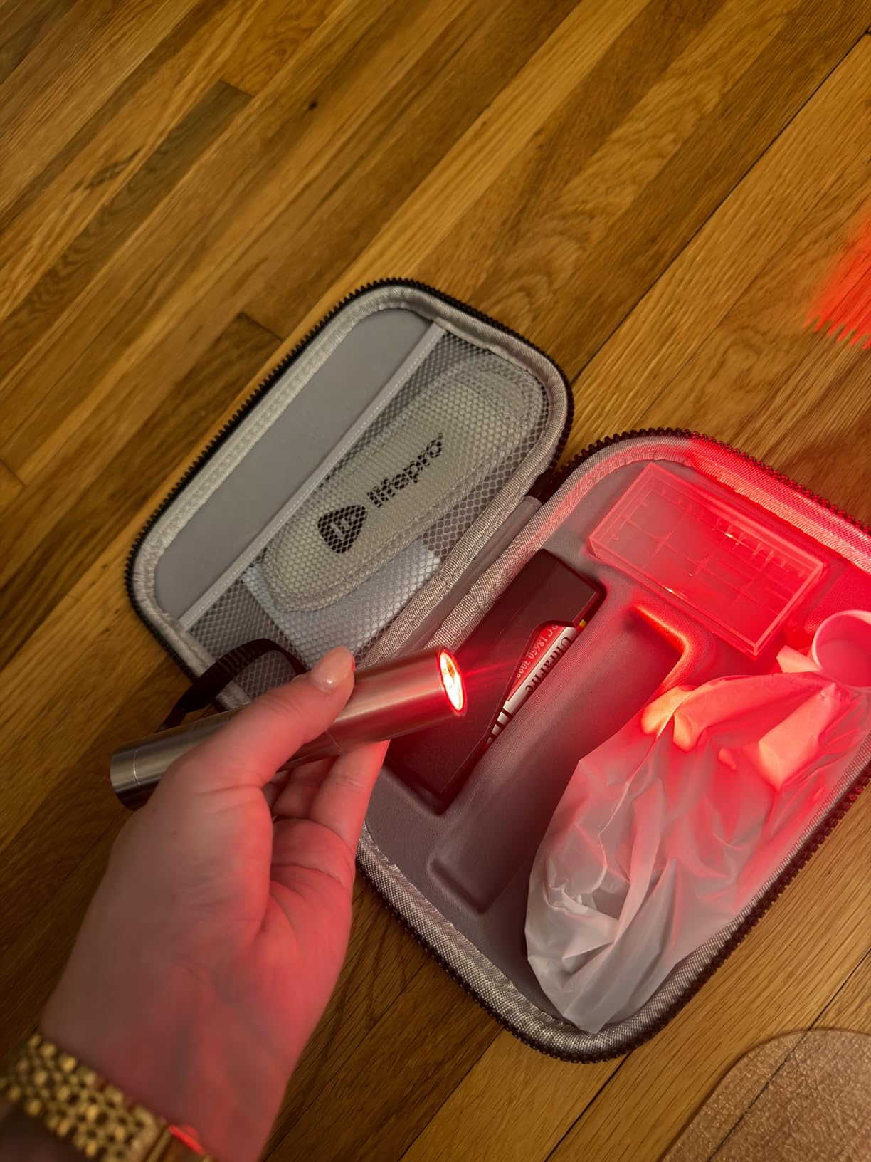 LifePro Lumicure Red Light Therapy Torch - Handheld Wand, 630nm 660nm & 850nm LEDs, Near Infrared Red Light Therapy For Body customer photo 1