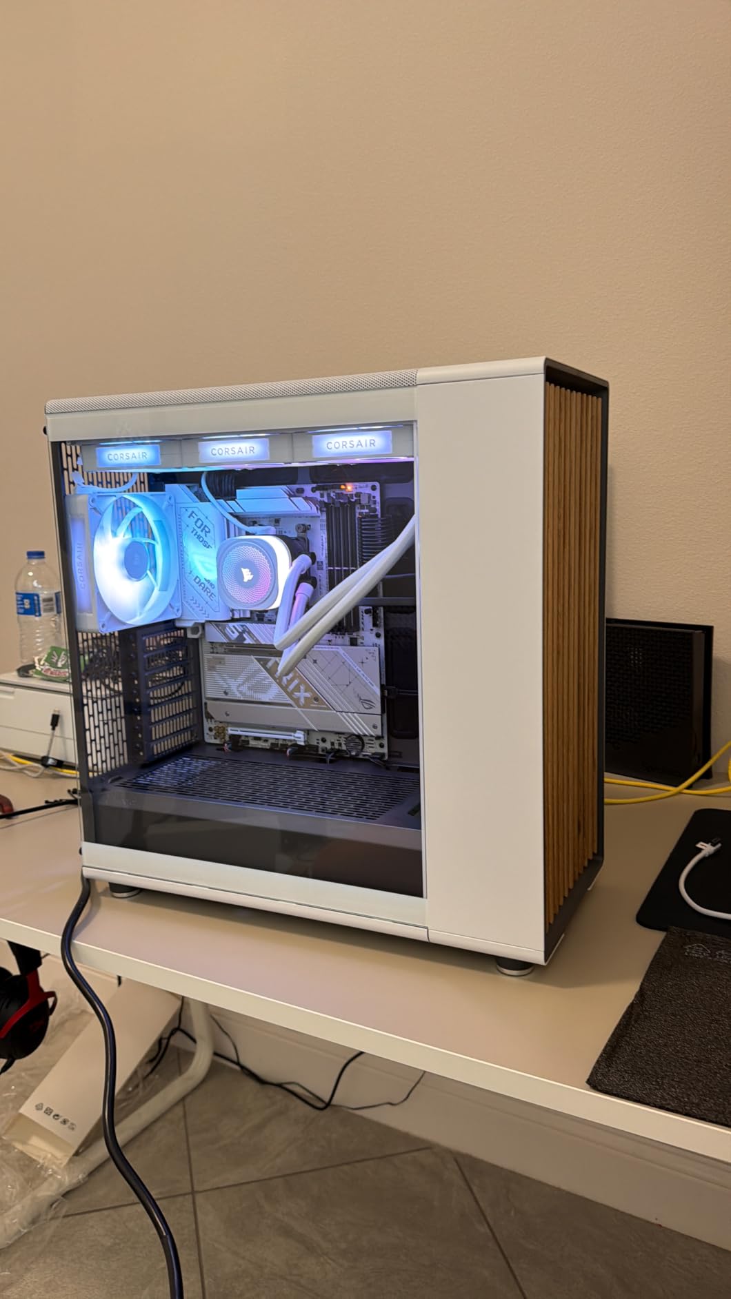 Fractal Design North Charcoal Black Tempered Glass Dark - Genuine Walnut Wood Front - Glass Side Panel - Two 140mm Aspect PWM Fans Included - Type C USB - ATX Airflow Mid Tower PC Gaming Case customer photo 2