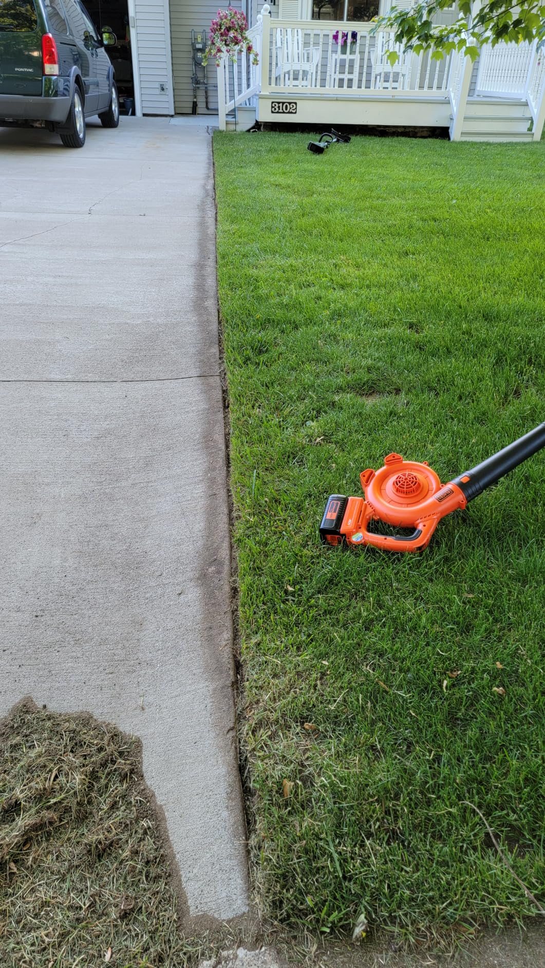Greenworks 40V 8 in Cordless Electric Lawn Edger, 4.0 Ah Battery, Charger customer photo 2