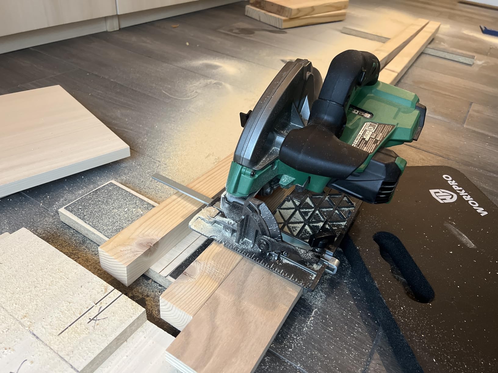 Metabo HPT 18V MultiVolt 7-1/4 In Cordless Circular Saw, C1807DAQ4 customer photo 2