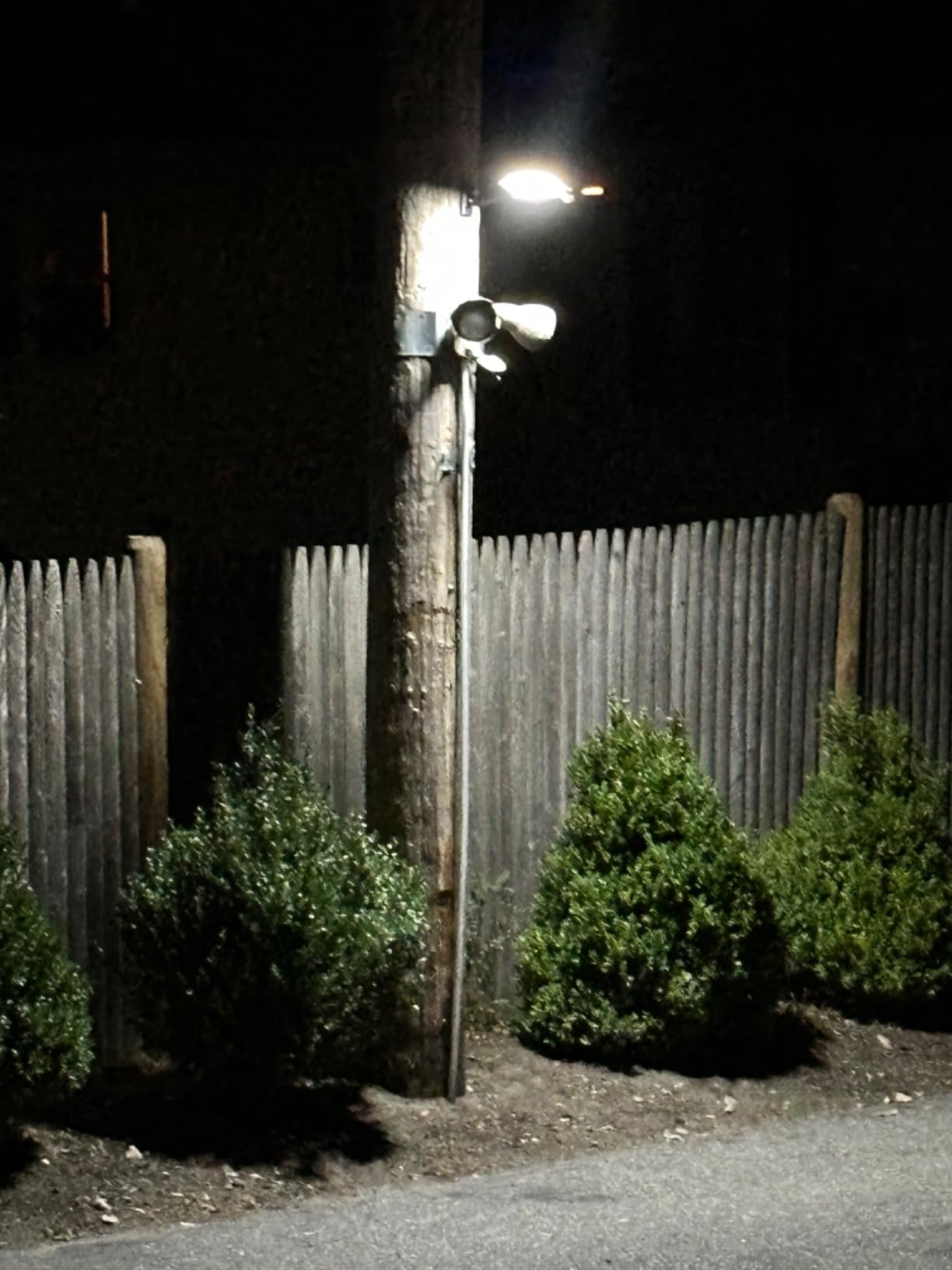 ropelux Solar Flood Lights Outdoor, 6000LM High Brightness Motion Sensor | IP65 Waterproof, 5 Modes Outdoor Lights, 6500K Wider Illuminated Area LED Solar Lights, Garage Patio Street Front Door Black customer photo 2