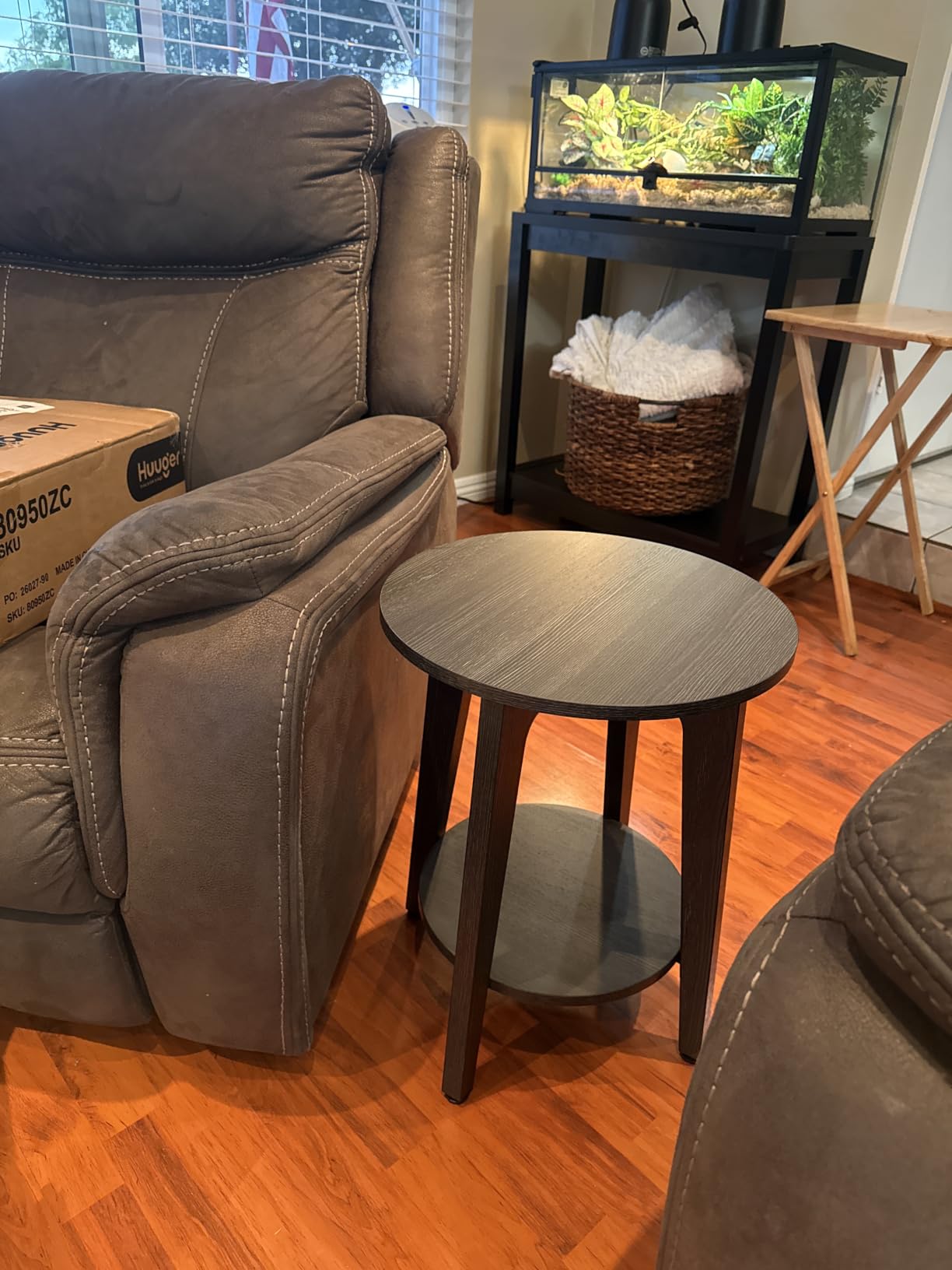 VASAGLE Round Side Table with Lower Shelf, End Table for Small Spaces, Nightstand with Tapered Legs, Honey Brown customer photo 1