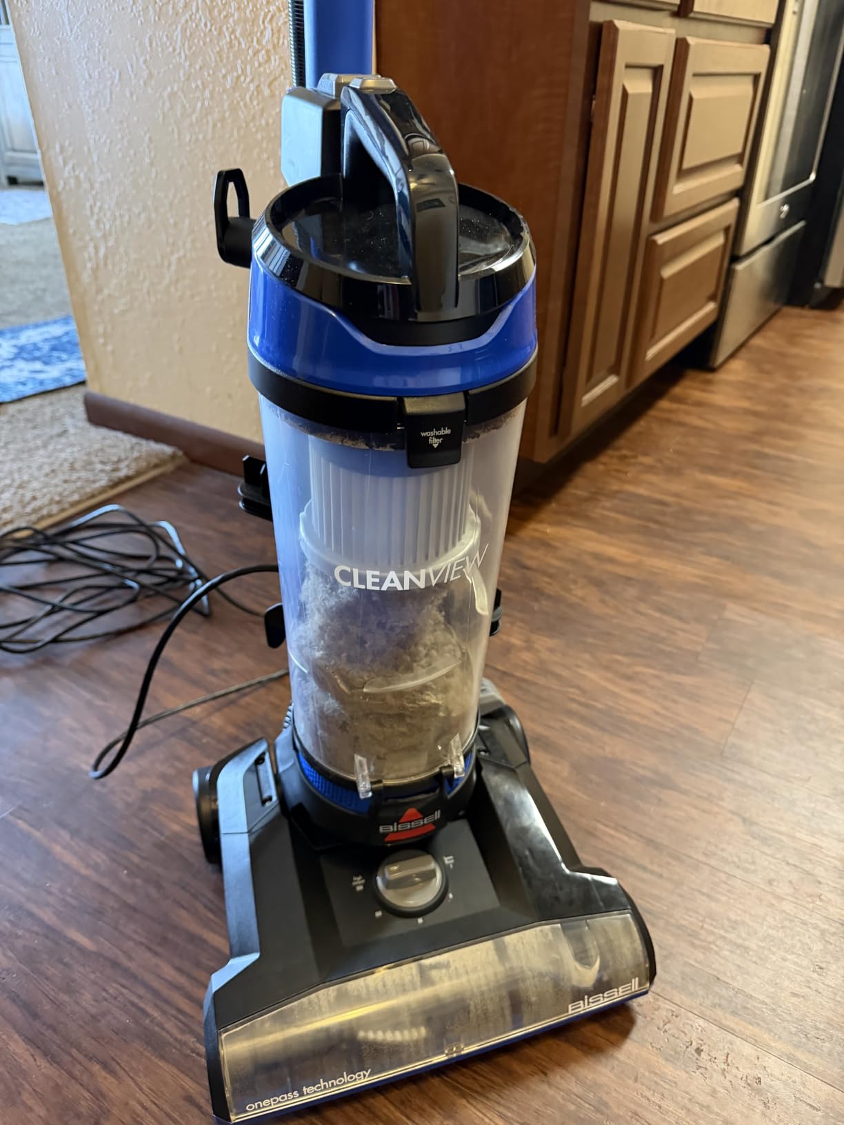 Bissell CleanView Upright Vacuum with Active Extension Wand, XL 2L Dirt Tank Capacity, Powerful Suction & OnePass Technology for Carpets & Hard Floors, 3536 customer photo 2