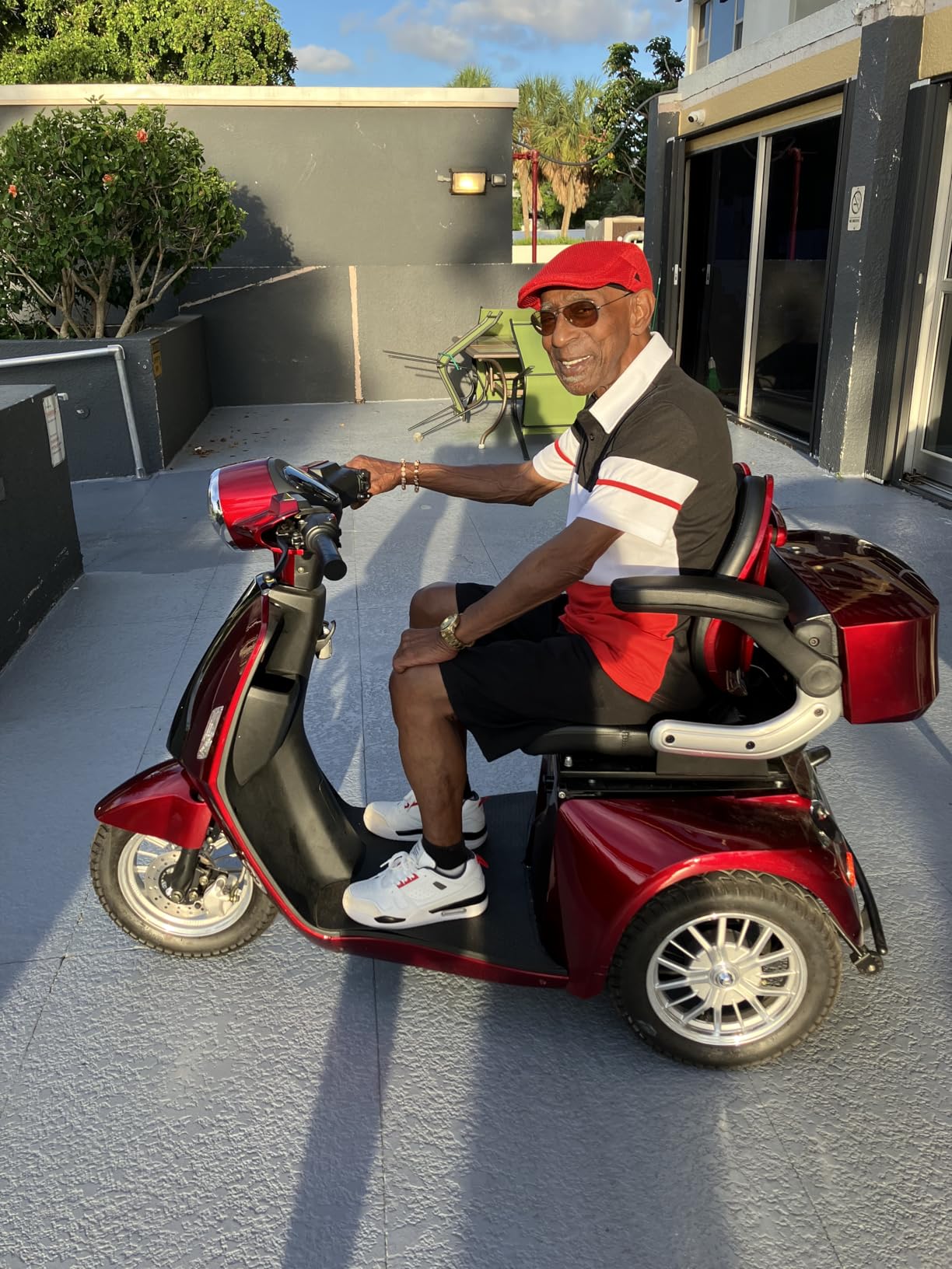 Heavy Duty 3 Wheel Mobility Scooters for Seniors & Adults 500lbs Capacity - Electric Powered Wheelchair Device - 800W All Terrain Fast Mobility Scooter for Outdoor w/Long Range Battery Remote Key customer photo 1