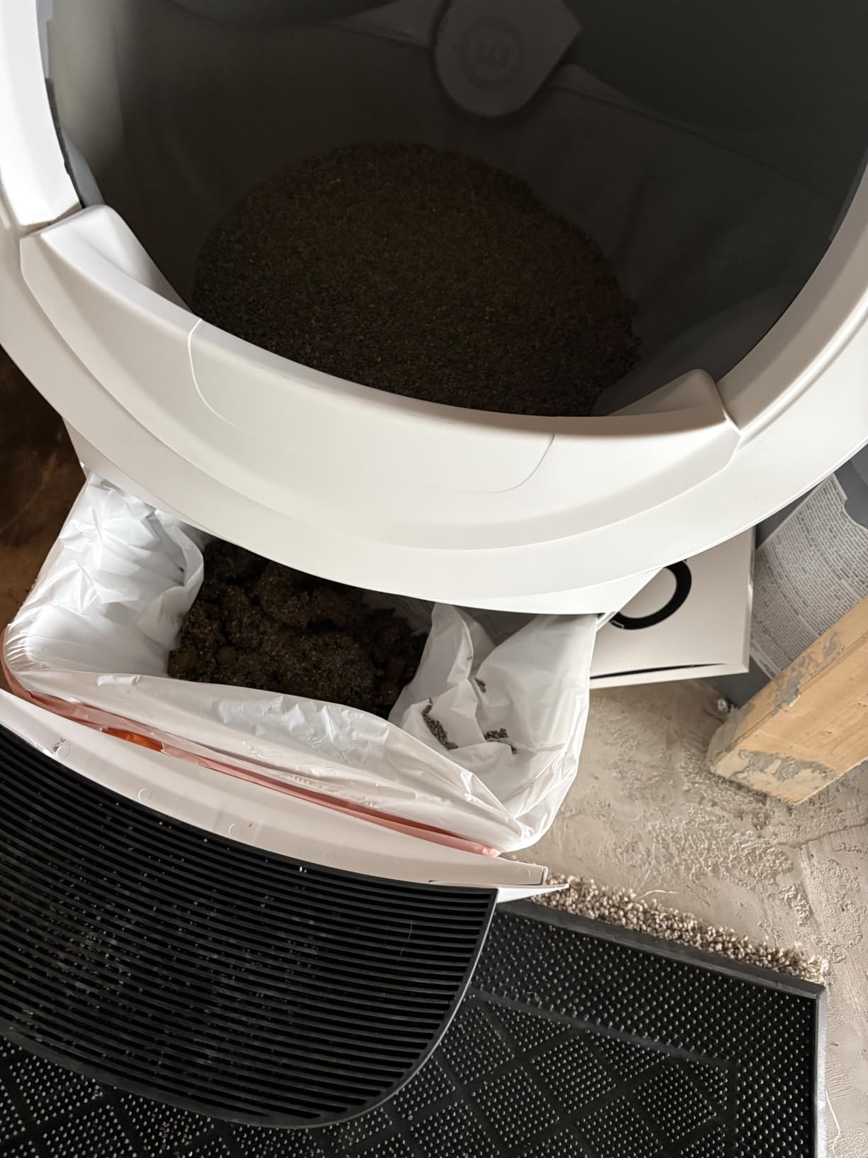 Litter-Robot 4 by Whisker, White | Automatic, Self-Cleaning Cat Litter Box, Helps Reduce Litter Box Odors, Works with Any Clumping Litter customer photo 2