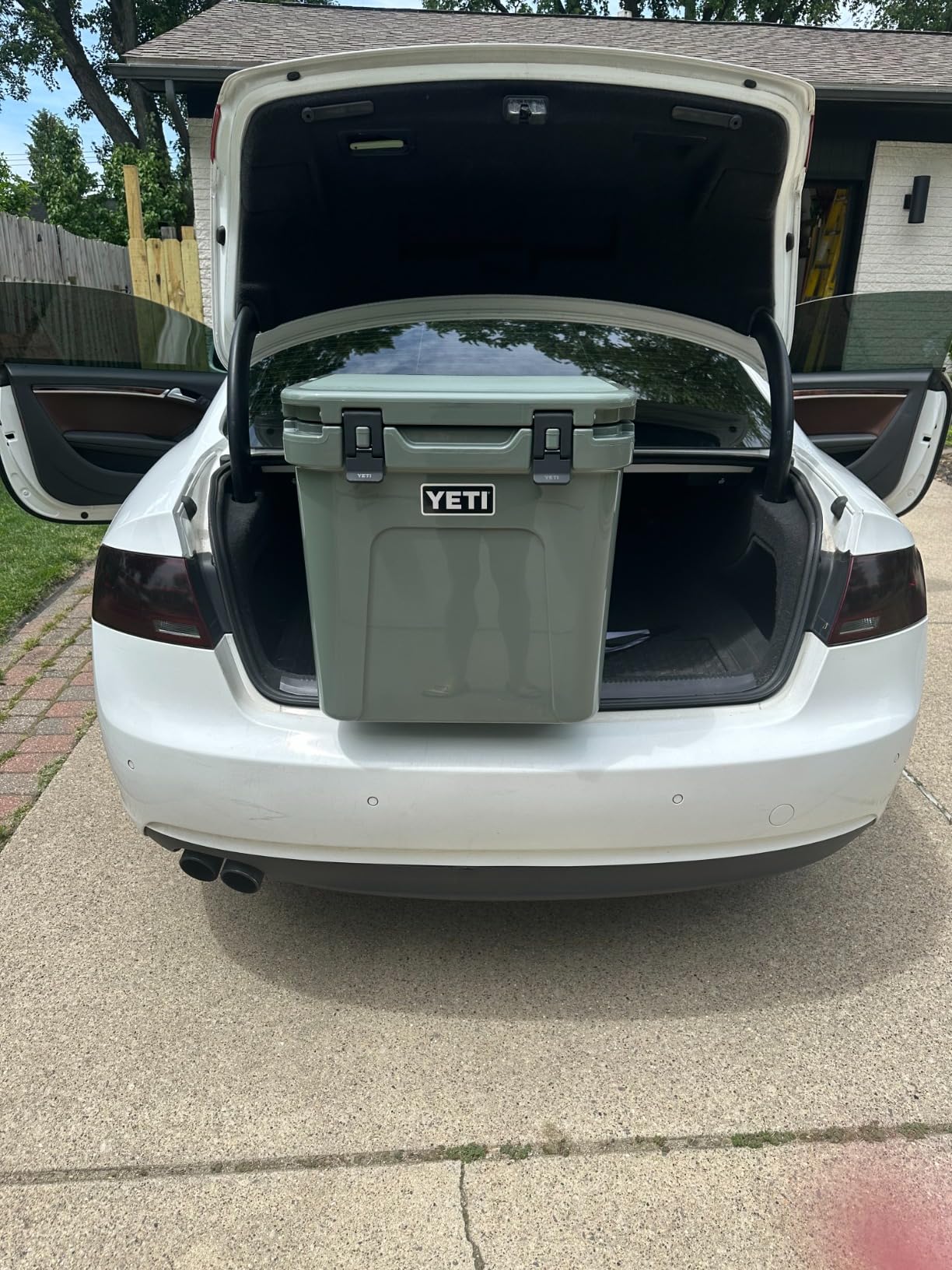 YETI Roadie 48 Wheeled Cooler with Retractable Periscope Handle customer photo 2