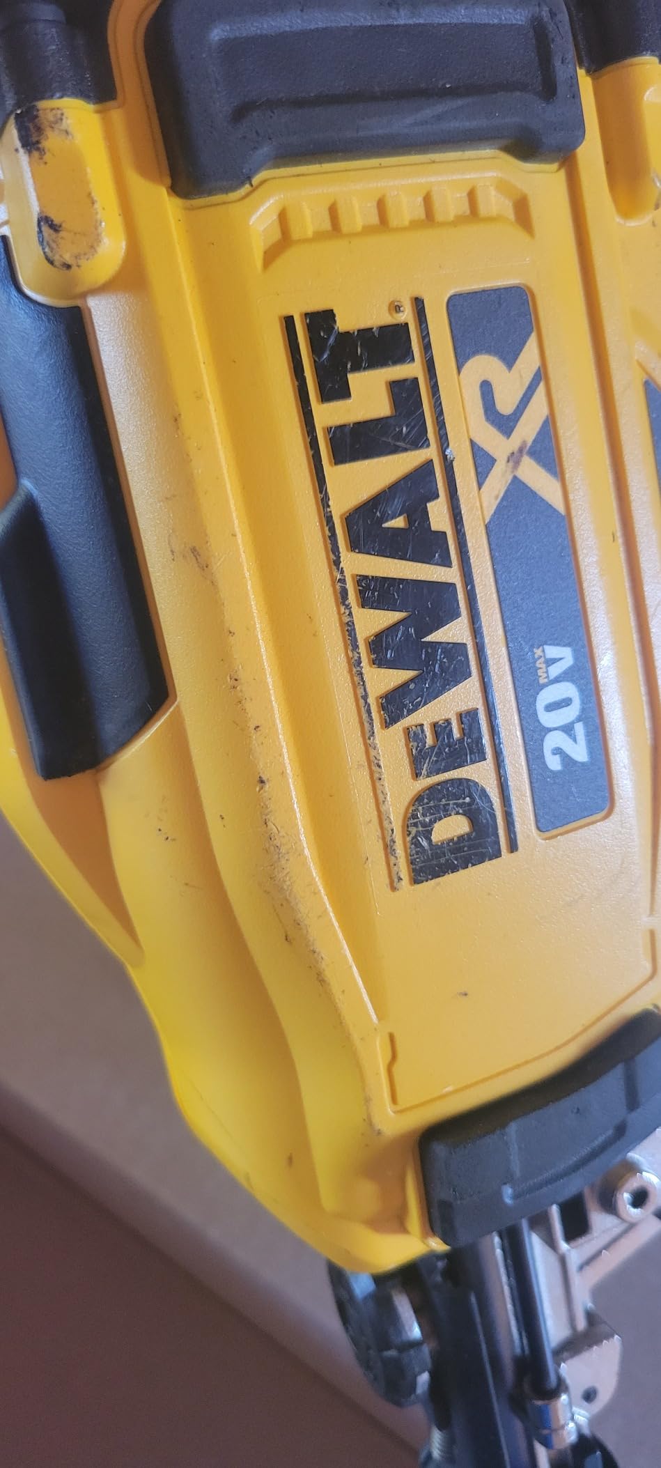DEWALT 20V MAX* Cordless Roofing Nailer Kit customer photo 2