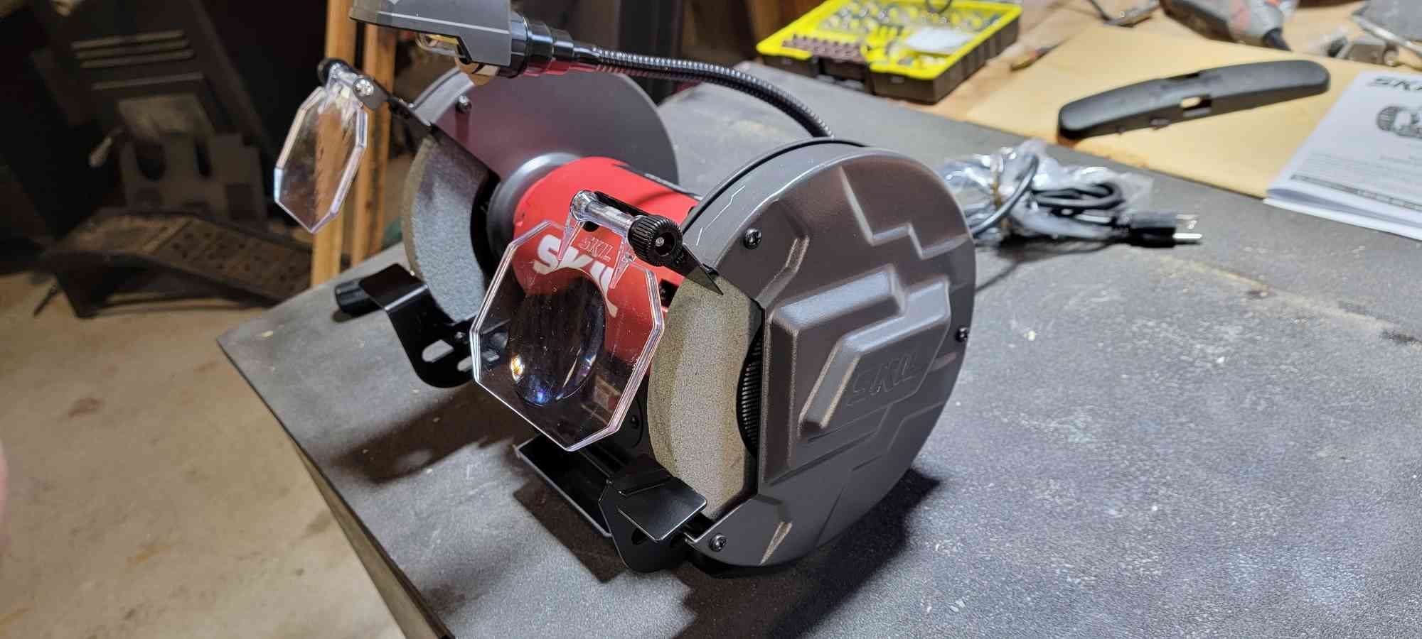 SKIL 3.0 Amp 8-Inch Bench Grinder with Built-in Water Cooling Tray and LED Work Light - BI9502-00 customer photo 1