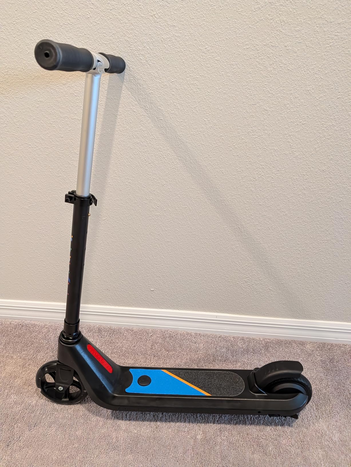 LINGTENG Electric Scooter for Kids Age 6-10, Kick-Start Boost Scooter with Adjustable Speed and Height, Flash Wheel & Deck Lights customer photo 2