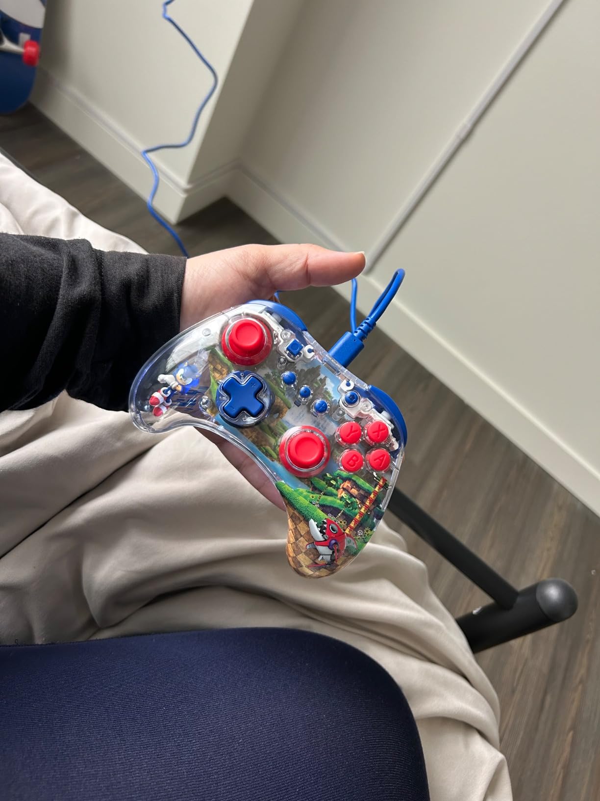 AHANDMAKER Universal Controller Holder, Transparent Acrylic Game Controller Display Stand, Detachable Gamepad Desktop Stand for Display and Organization, Monolayer customer photo 1