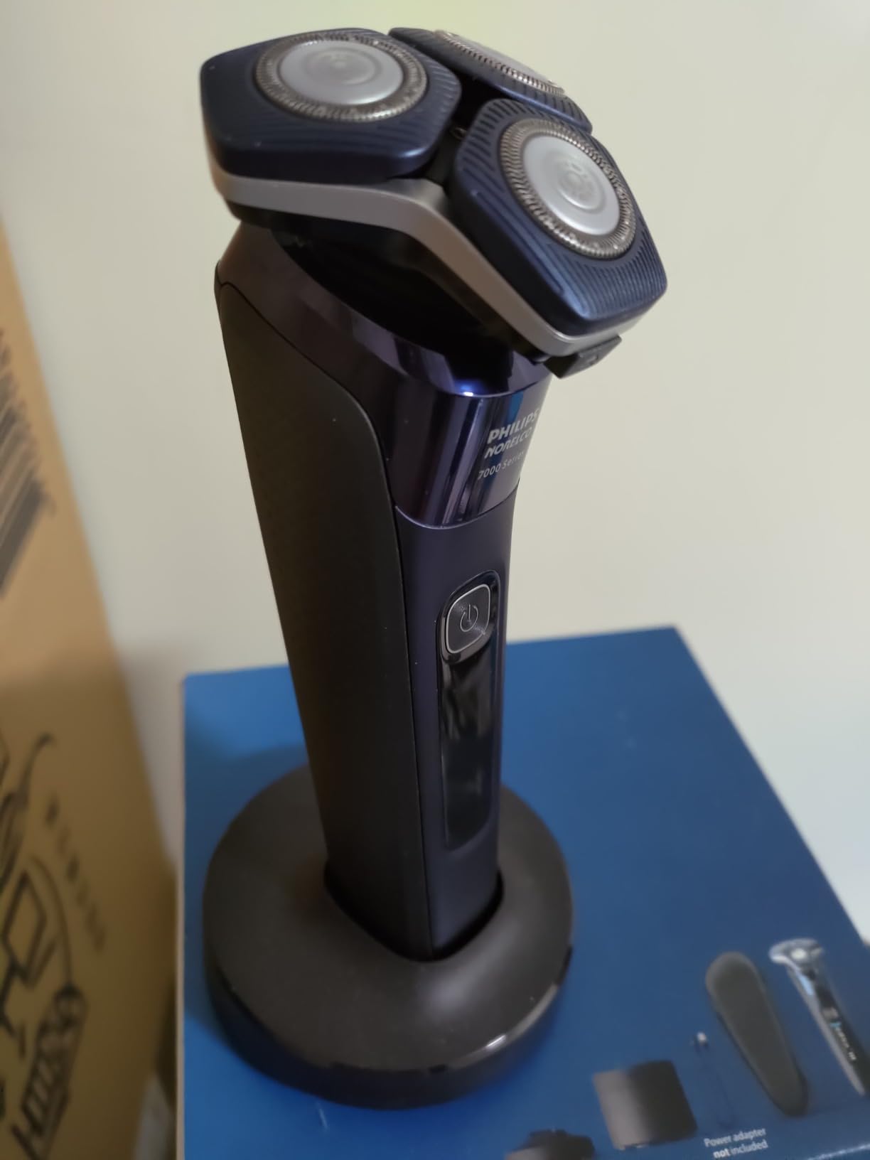Philips Norelco 7800 Electric Shaver, Black | 45 SteelPrecision Blades, SenseIQ Technology, Nano SkinGlide coating, 360° Flexible Heads, Charging Stand, S7885/85 customer photo 1