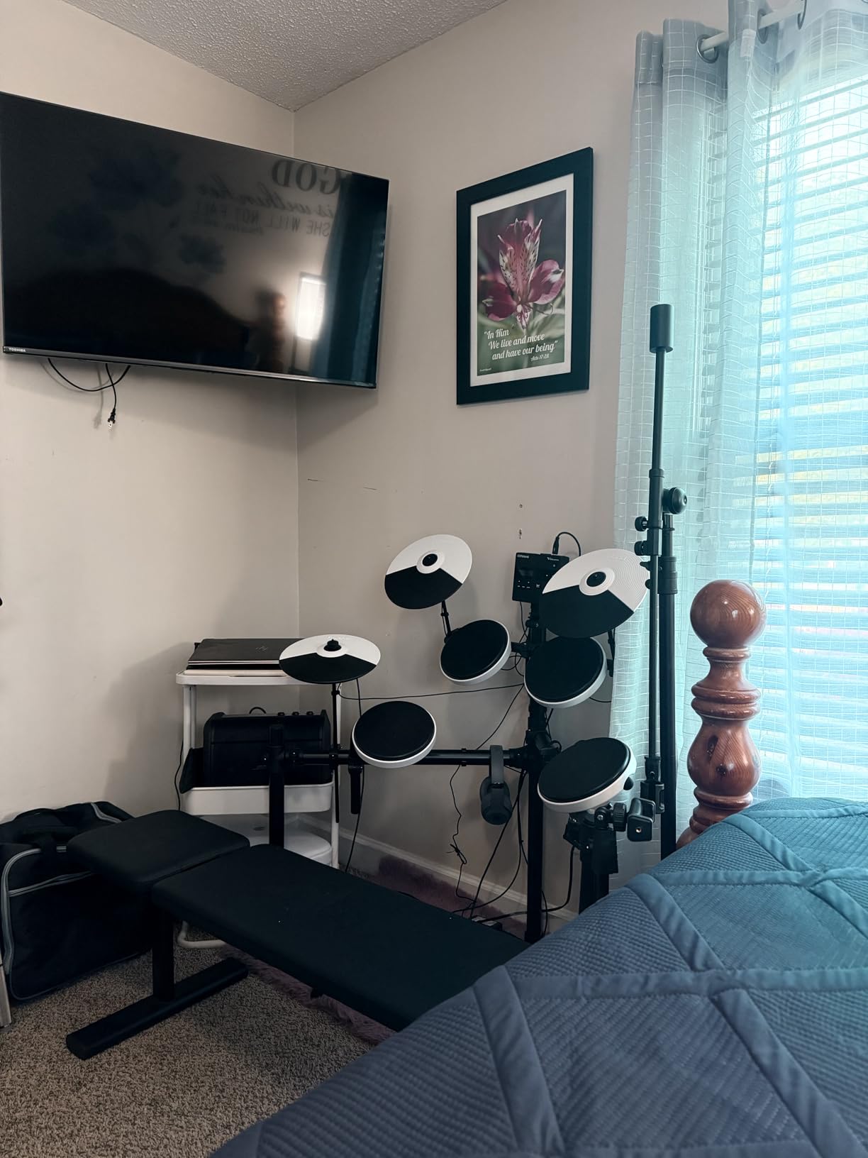 Donner DED-80 Electronic Drum Set with Quiet Mesh Pads, Bluetooth, 440+ Sounds, USB MIDI, Melodics Lessons, 2 Pedals, Throne, Headphones customer photo 1
