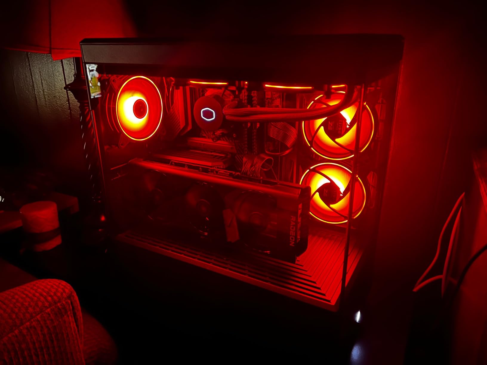 HYTE Y40 Modern Aesthetic Panoramic Tempered Glass Mid-Tower ATX Computer Gaming Case with PCIE 4.0 Riser Cable Included, White (CS-HYTE-Y40-BW) customer photo 1
