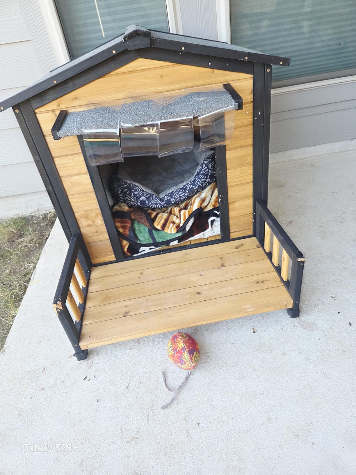 Aivituvin Dog House Outdoor with Porch Anti-Chewing Large Dog Log Cabin Weatherproof Outside Puppy Cage Indoor Dog Kennel (Brown, 33.8