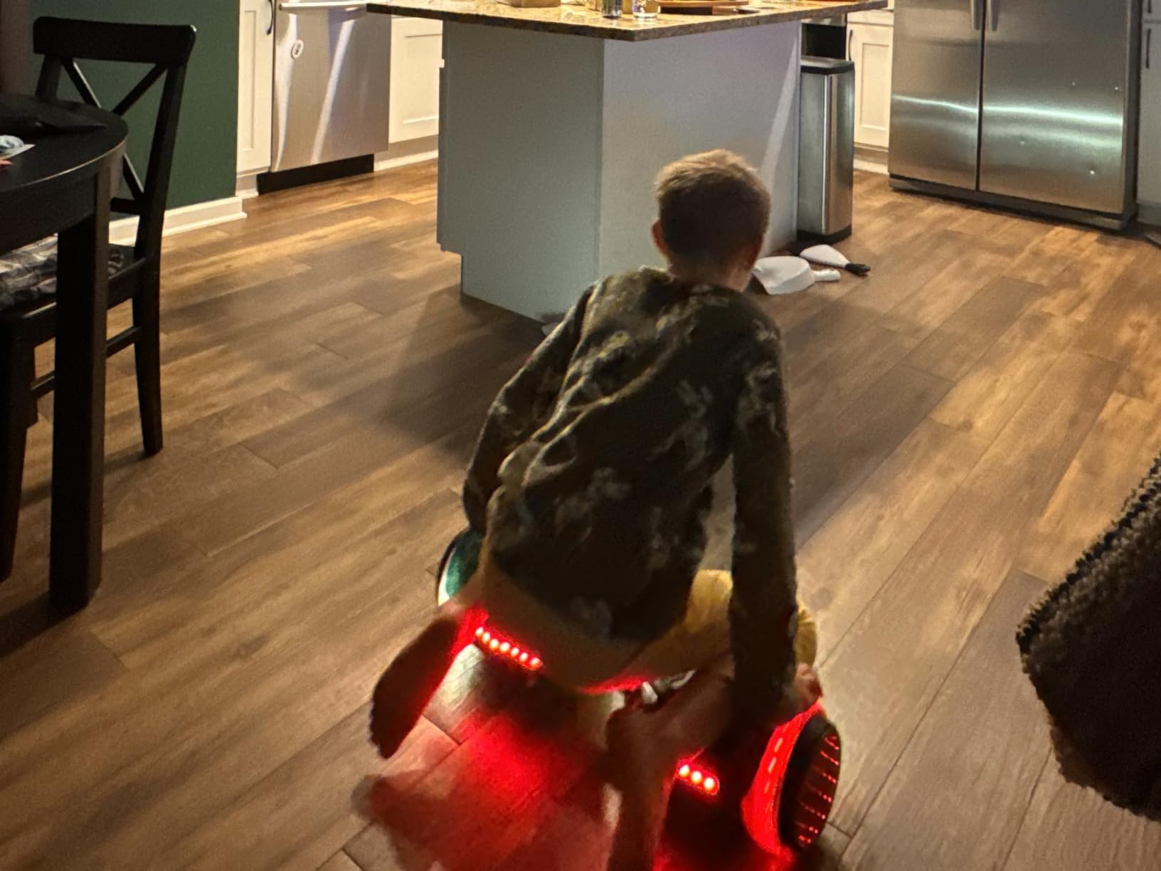 SIMATE Scooter, Colorful LED Light-Up Wheels, Bluetooth Speakers and APP, Dual 250W Motors, 8.5 mph Max Speed & 8.5 Miles Max Range, Gifts for Kids Adults Girls Boys customer photo 1