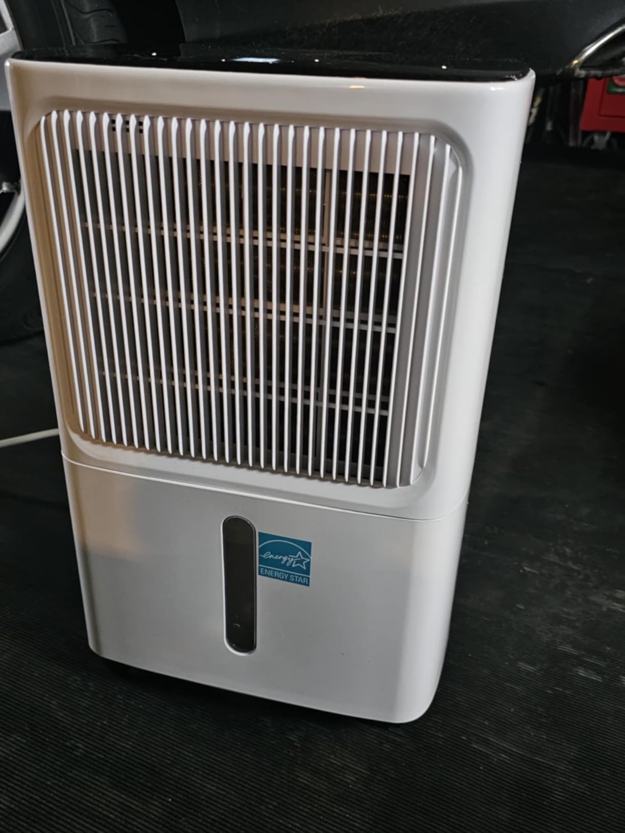 VEAGASO 34 Pint/D Dehumidifier for Basement with Drain Hose, 2500 Sq.Ft Dehumidifiers for Home, Bathroom, Bedroom - 3 Modes, 24H Time, 40dB, 0.53 Gallon Water Tank, Intelligent Humidity Control customer photo 1