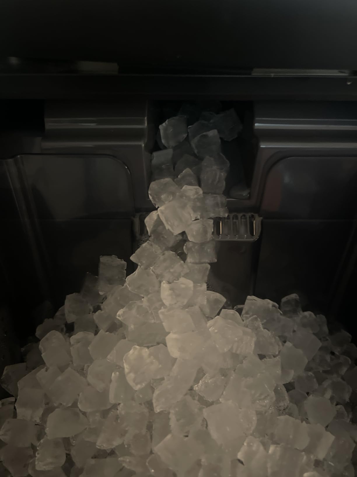 Silonn Ice Maker Countertop, Portable Ice Machine with Carry Handle, Self-Cleaning Ice Makers with Basket and Scoop, 9 Cubes in 6 Mins, 26 lbs per Day, Ideal for Home, Kitchen, Camping, RV customer photo 2
