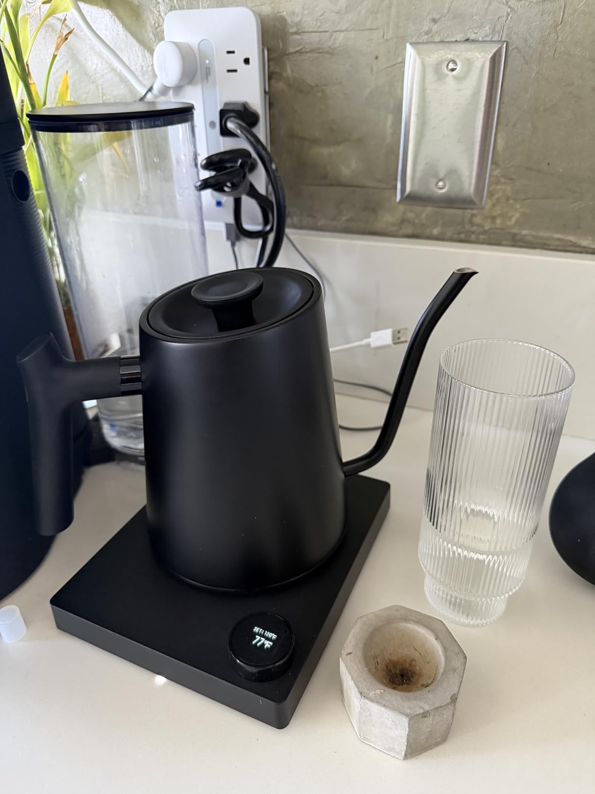 Greater Goods Gooseneck Electric Kettle, 1200W Temperature Control, 0.8L | Pour-Over & Tea Kettle with Stainless Steel Interior, Built-In Brew Timer, Fast Heating for Chemex, V60, & Matcha (Black) customer photo 2